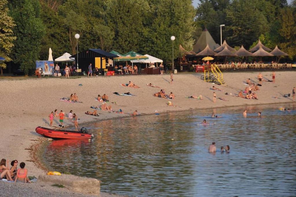 Cozy Donkey - Sporty Lake Apartment Zagabria Esterno foto